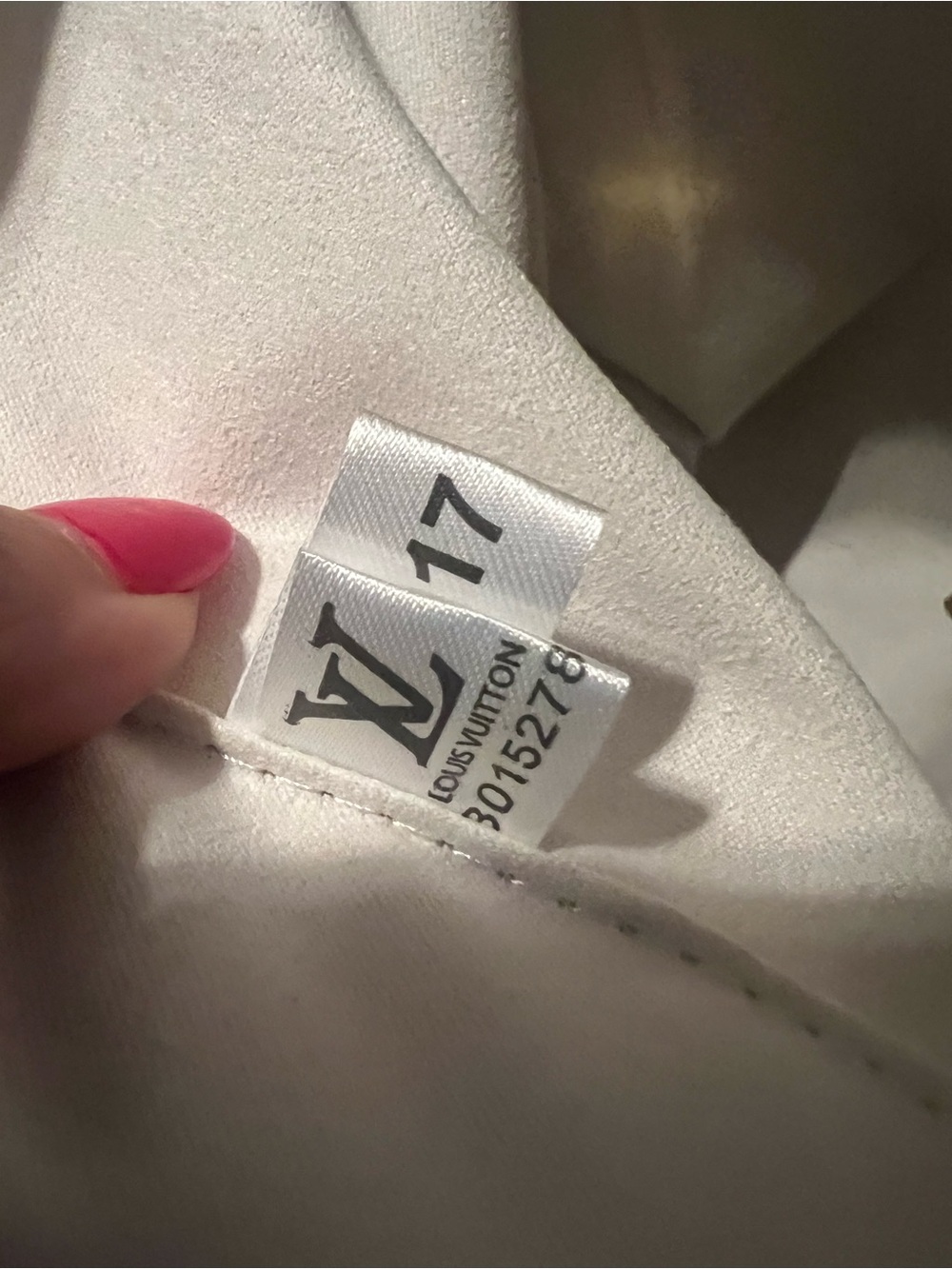 Louis Vuitton “Fashion” White and Pink Monogram Neverfull Tote with Pouch - Picture 11 of 11